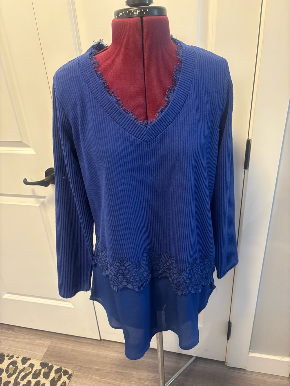 Cléo sweater with Lace Trim